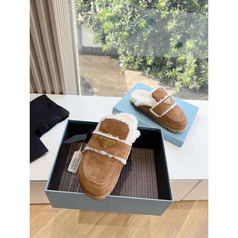 Pra*a slippers